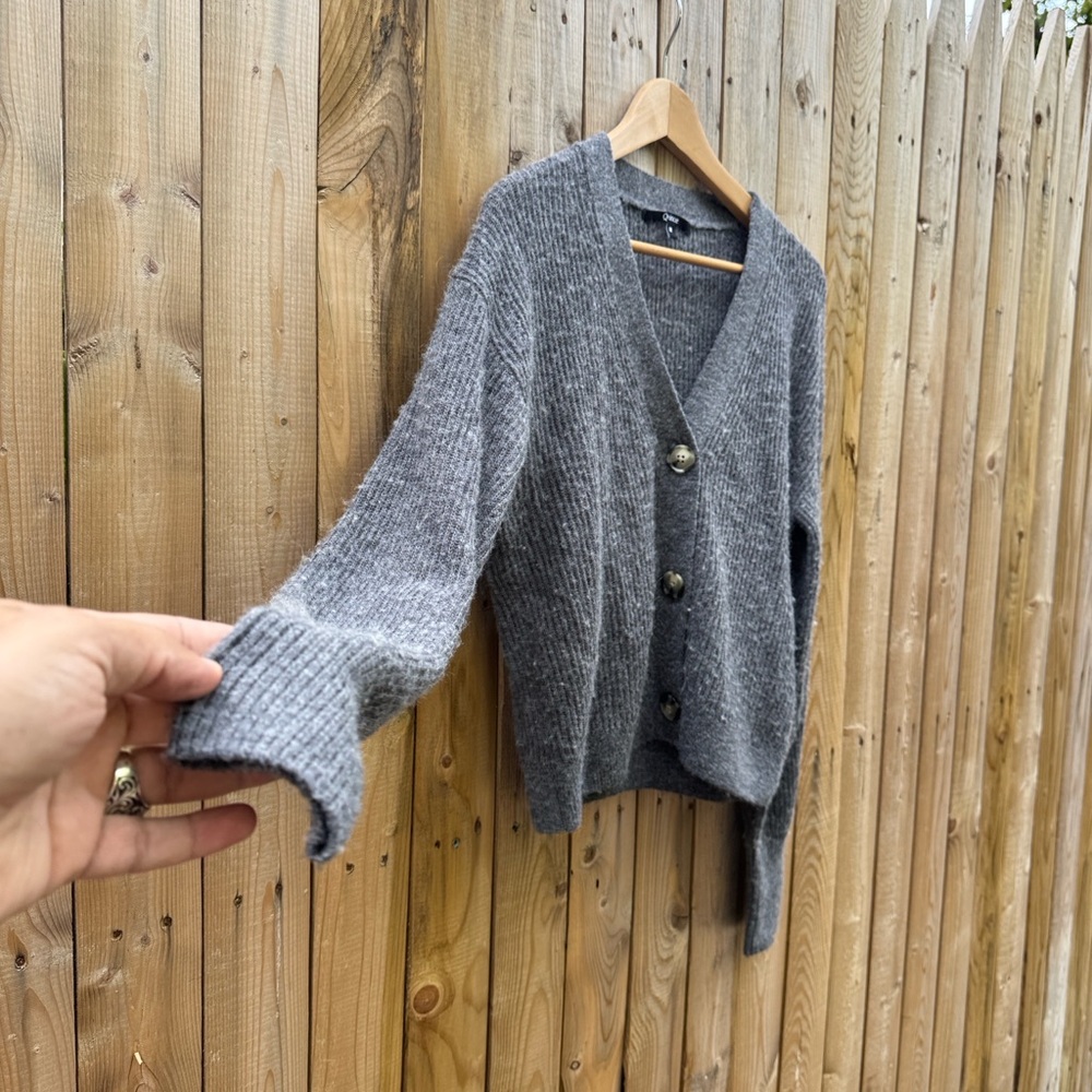 Quince Gray Ribbed V-Neck Button Cardigan - Picture 4 of 9